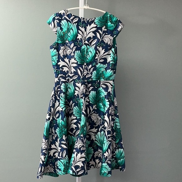 Dressed up by Gymboree, woman Floral Heritage Dress in Blue and Green, size 4. - Picture 5 of 9